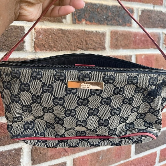 *Authentic* Gucci monogram boat bag - Picture 5 of 7